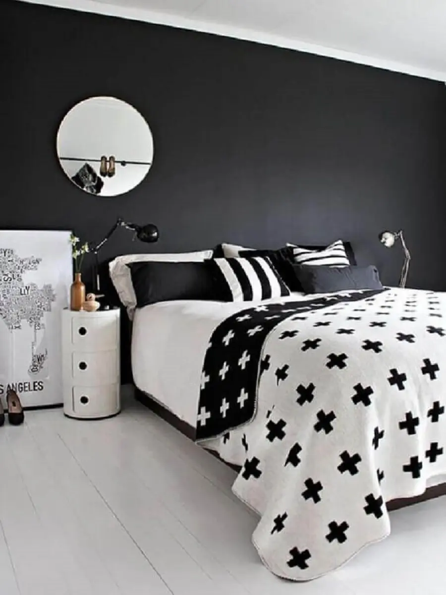 espelho redondo para decoração de quarto preto e branco minimalista Foto Jeito de Casa