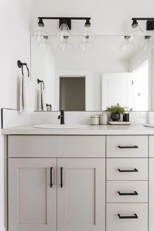 estilo retrô de arandela para espelho de banheiro branco Foto Decoholic