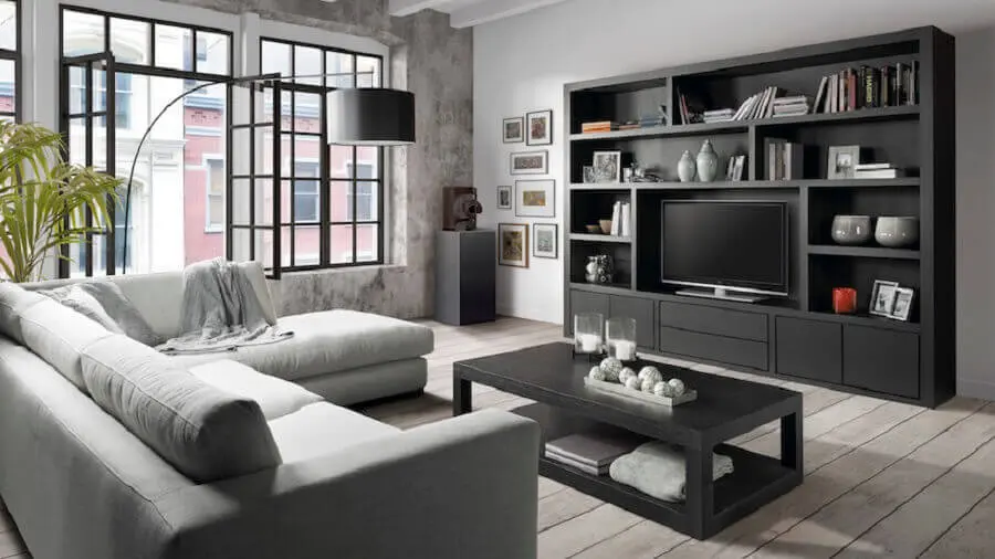 mesa de centro preta para sala de TV cinza decorada com sofá de canto Foto Pinterest