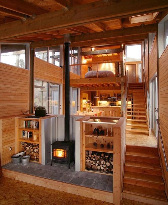 Casa rústica com mezanino de madeira