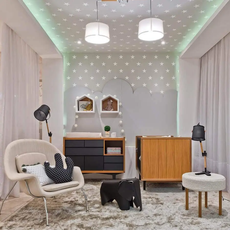 quarto de bebê decorado com tapete bege mesclado Foto Kids Arquitetura