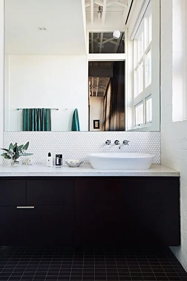 revestimento hexagonal para decoração de banheiro preto e branco Foto Pinterest