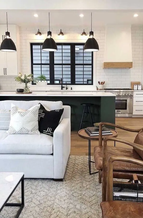 sofá branco para decoração de cozinha com ilha e sala integrada grande Foto Pinterest