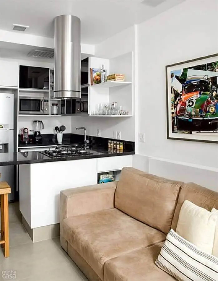 sofá marrom e armários planejados para sala e cozinha integrada simples e pequena Foto Pinterest