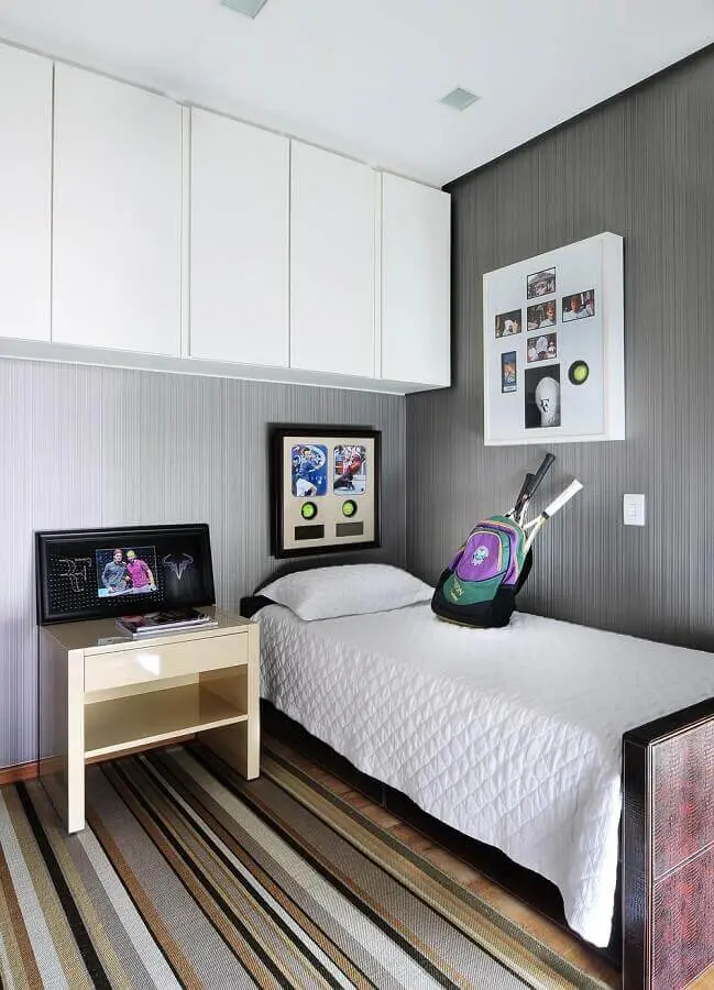 tapete listrado para decoração de quarto de solteiro masculino simples Foto Pinterest