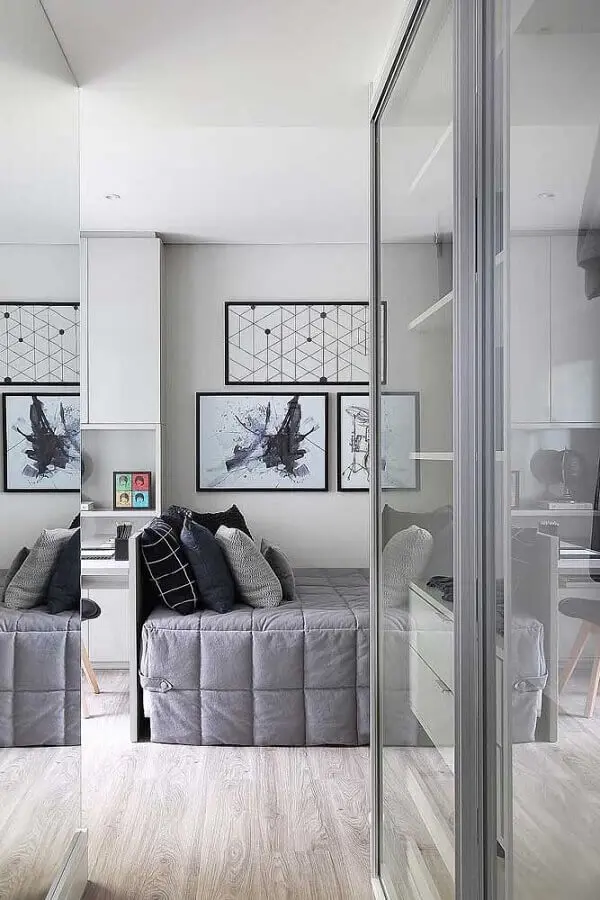tons de cinza claro para decoração com quadros para quarto masculino jovem Foto Pinterest
