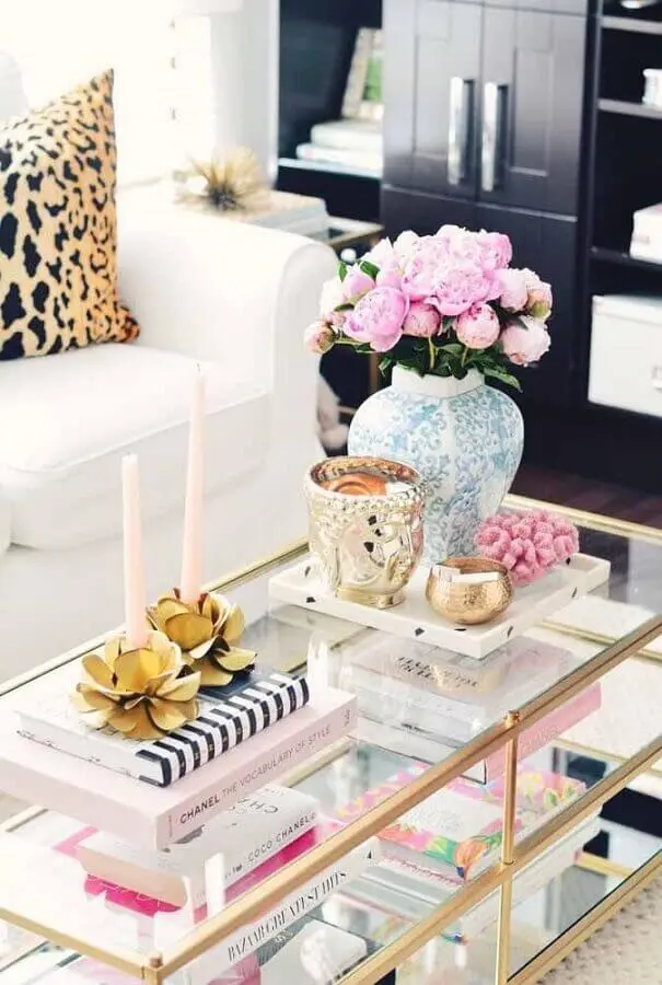 vasos de flores para decoração de sala de estar com mesa de centro de vidro Foto We Heart It