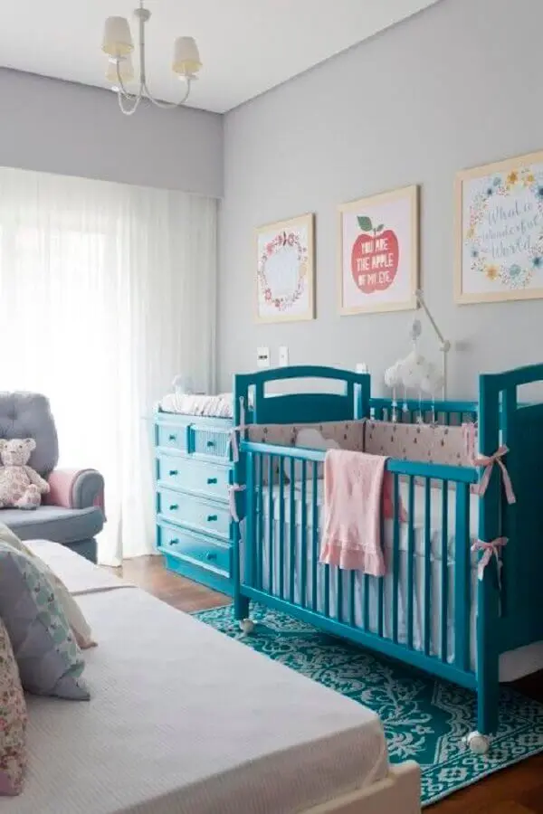 decoração de quarto de bebê azul e cinza claro Foto NaToca Design