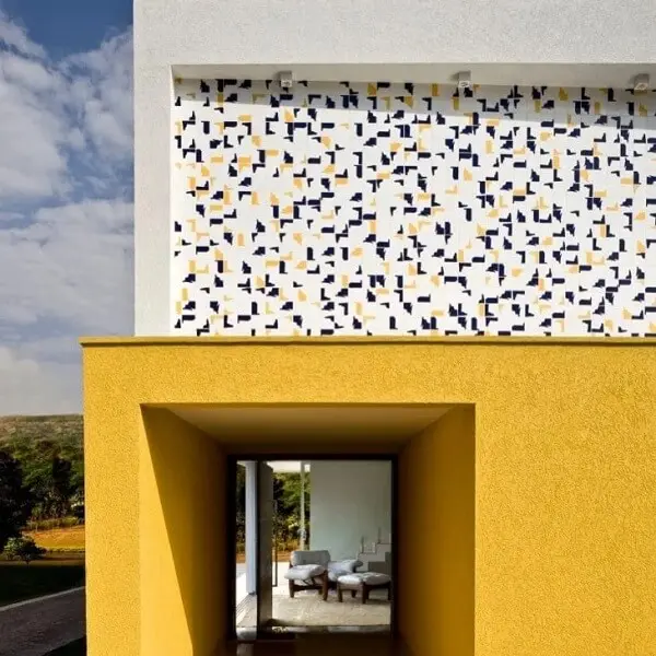 Muros decorados com textura são ótimas para fachadas de casas