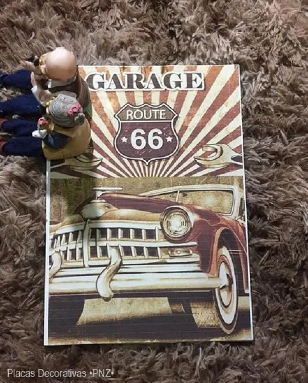 Placa decorativa vintage com temática de carros