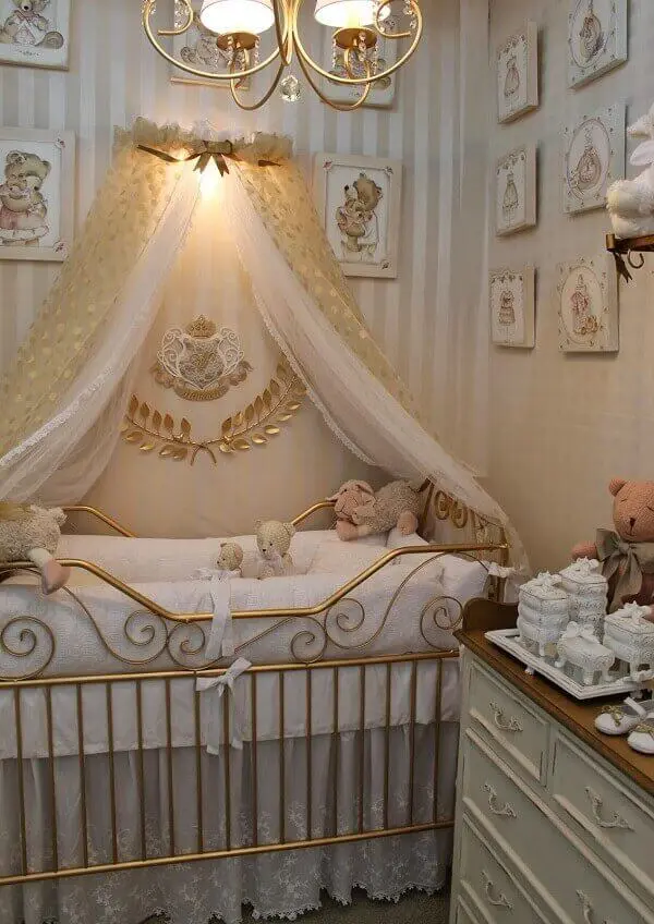 Placas decorativas infantil em MDF decoram o quarto de bebê com temática de urso