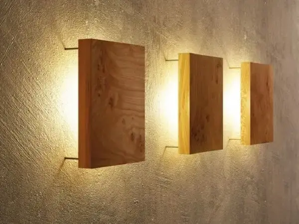 Trio de arandelas de madeira para você decorar sua casa