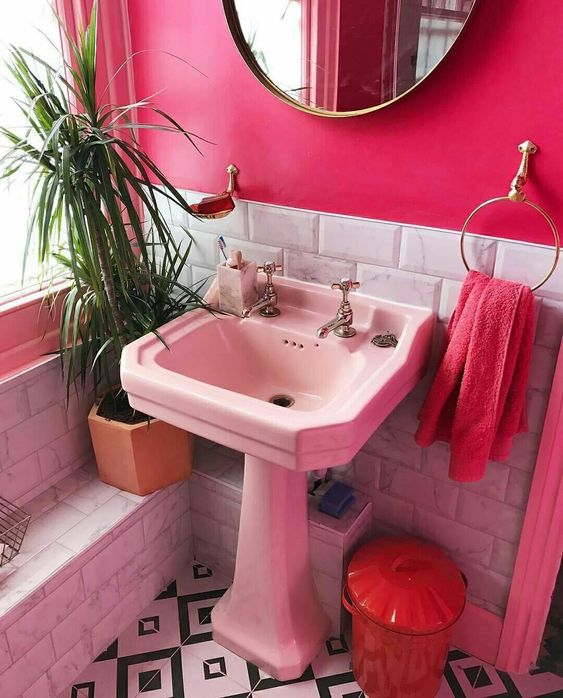 Banheiro pink com pia rosa claro 