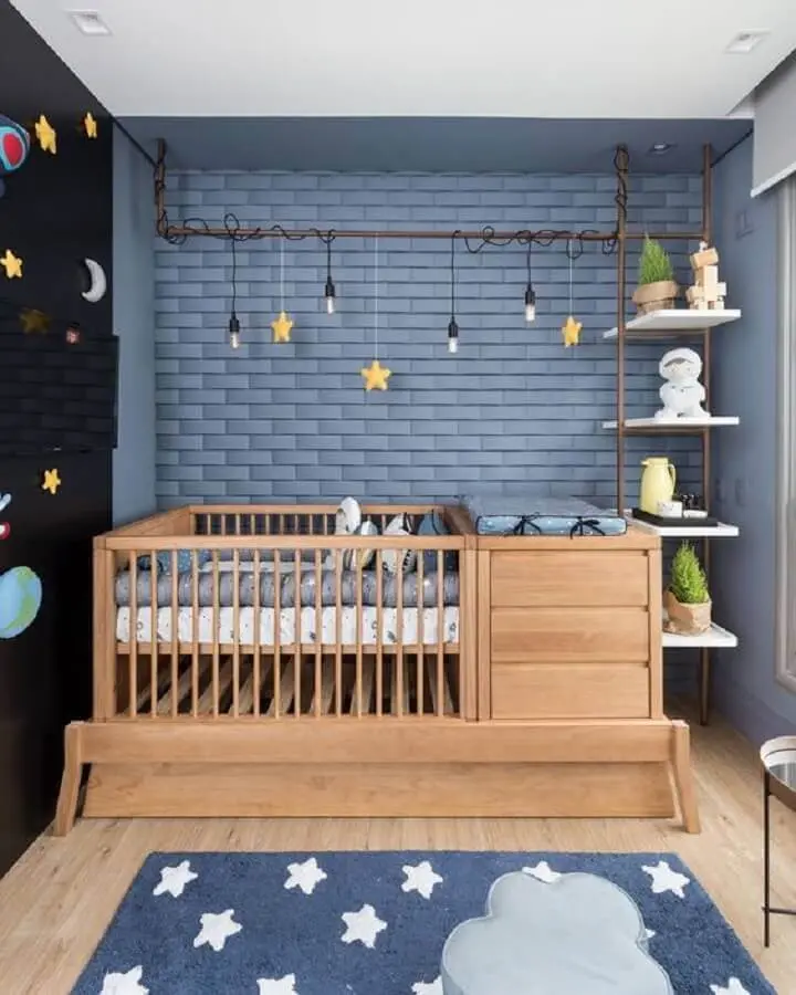 berço de madeira para decoração quarto de bebê masculino azul moderno Foto Pinterest