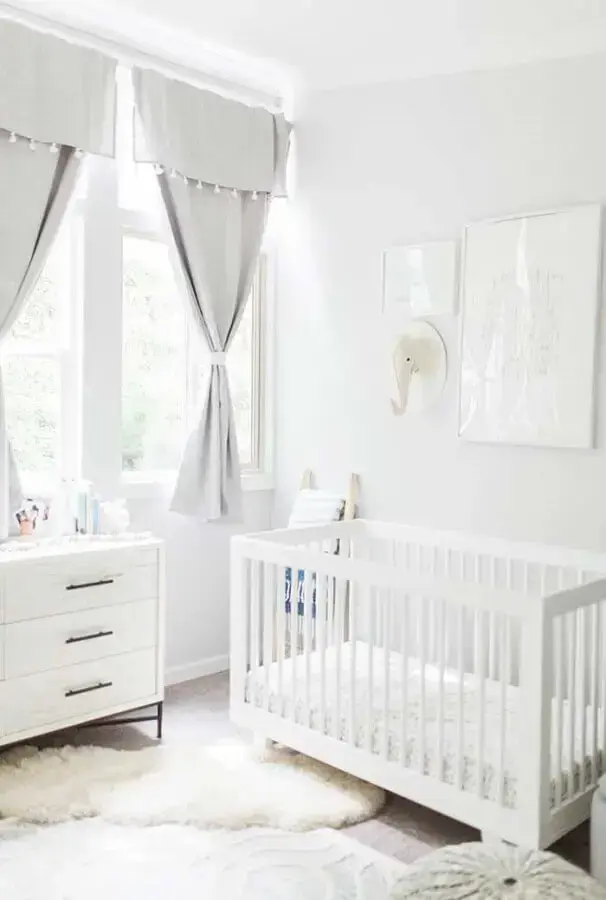cores claras para quarto de bebê todo branco Foto Pinterest