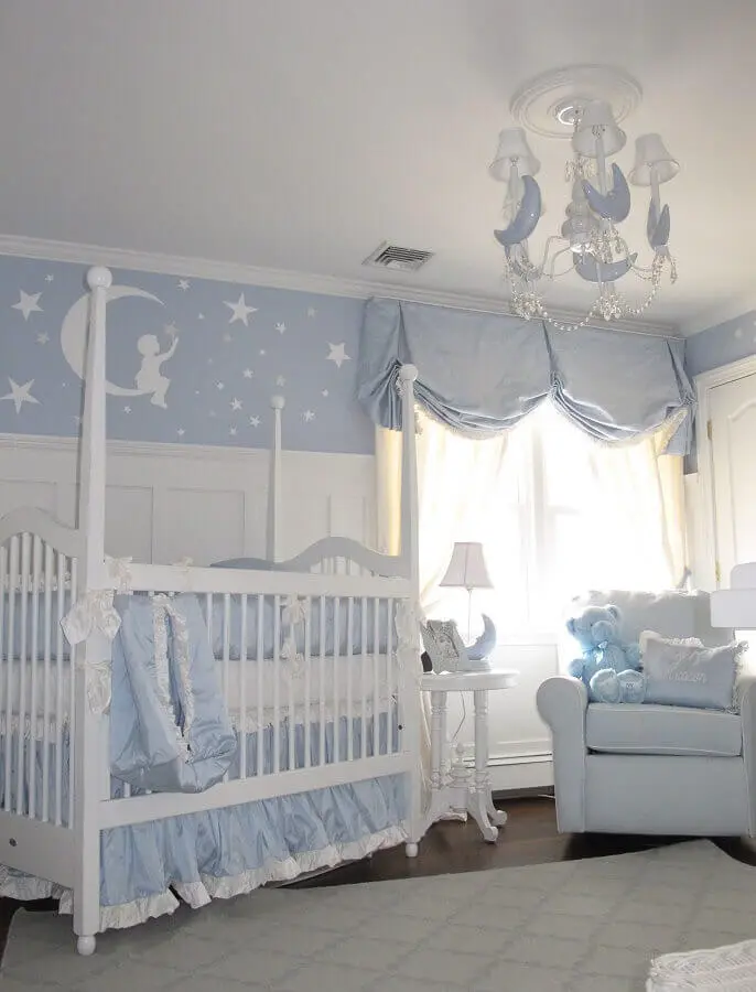 decoração clássica para quarto de bebê azul e branco Foto Project Nursery