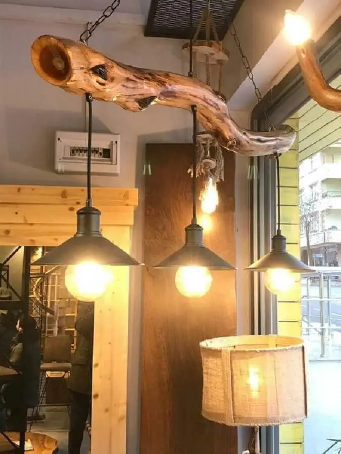 decoração com luminária rústica de madeira Foto Jeito de Casa