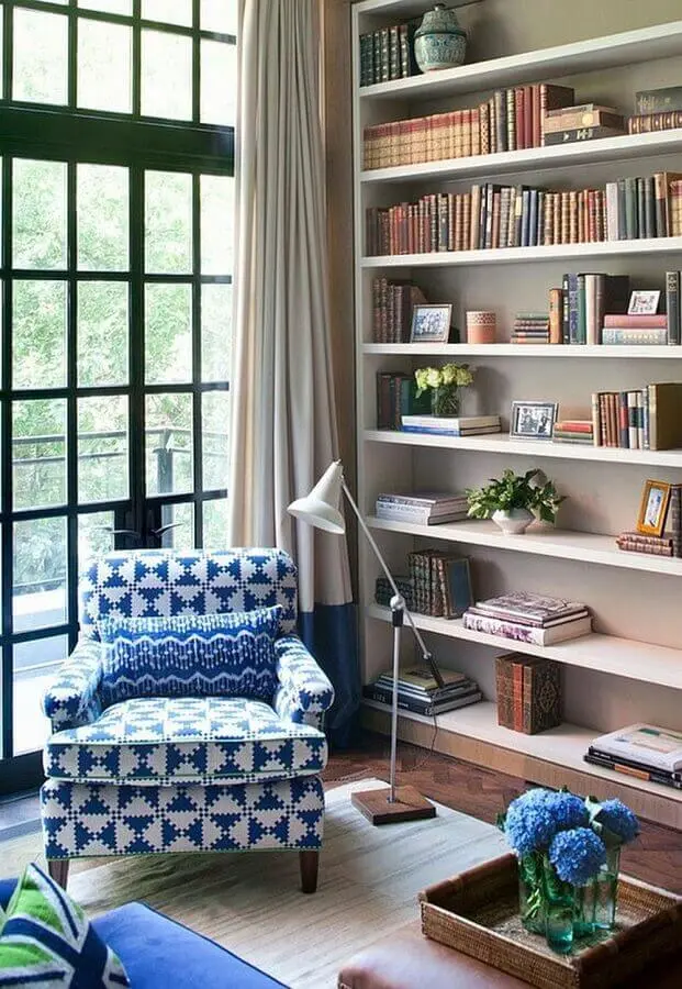 decoração com poltrona de leitura para sala planejada sofisticada Foto Pinterest