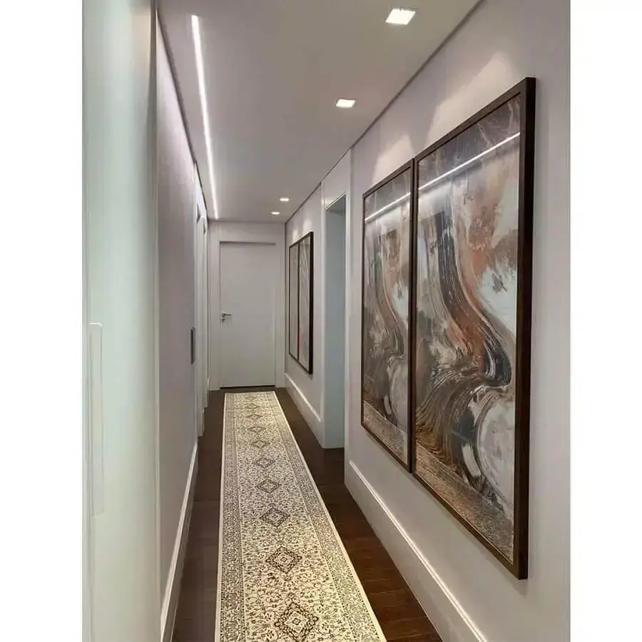 decoração com quadros grandes para corredor de apartamento Foto Thais Dario Interiores
