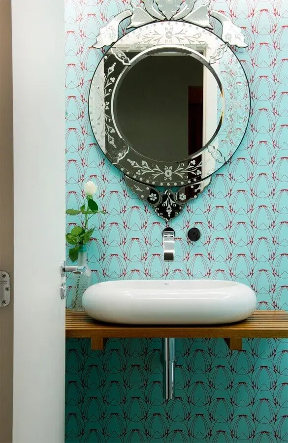 decoração de banheiro azul com espelho com moldura espelhada Foto Casa de Valentina
