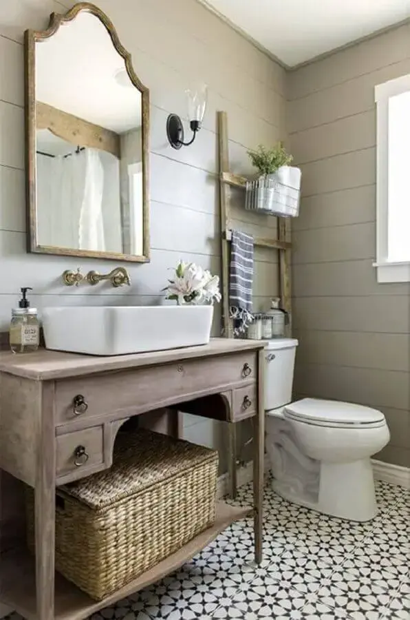 decoração de banheiro simples com móveis rústicos Foto Better Homes and Gardens