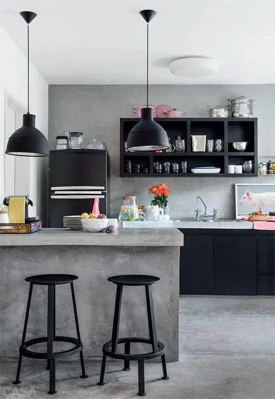 decoração de cozinha estilo industrial com paredes e bancada de cimento queimado Foto Arquiteto de Bolso