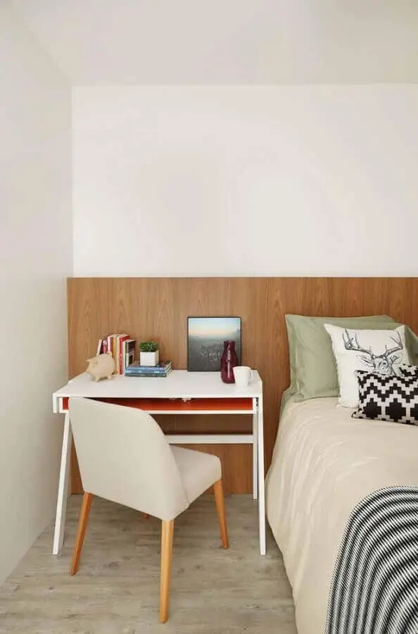 decoração minimalista para quarto de casal com escrivaninha pequena Foto Revistas Habitare