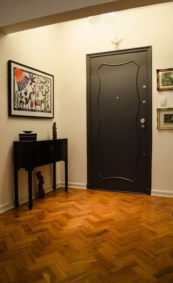 decoração simples com aparador preto para hall de entrada Foto Adriana Fornazari