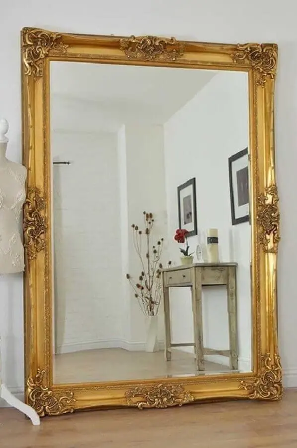 espelho grande com moldura dourada clássica Foto Pinterest