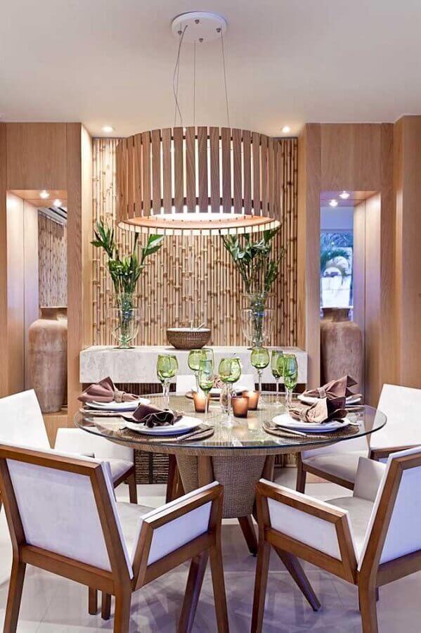lustre de madeira redondo para sala de jantar decorada em tons de bege Foto Pinterest