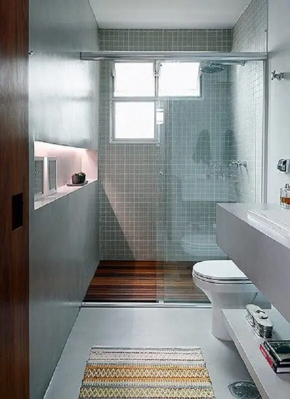 nicho embutido com iluminação de led para decoração de banheiro pequeno simples Foto Pinterest