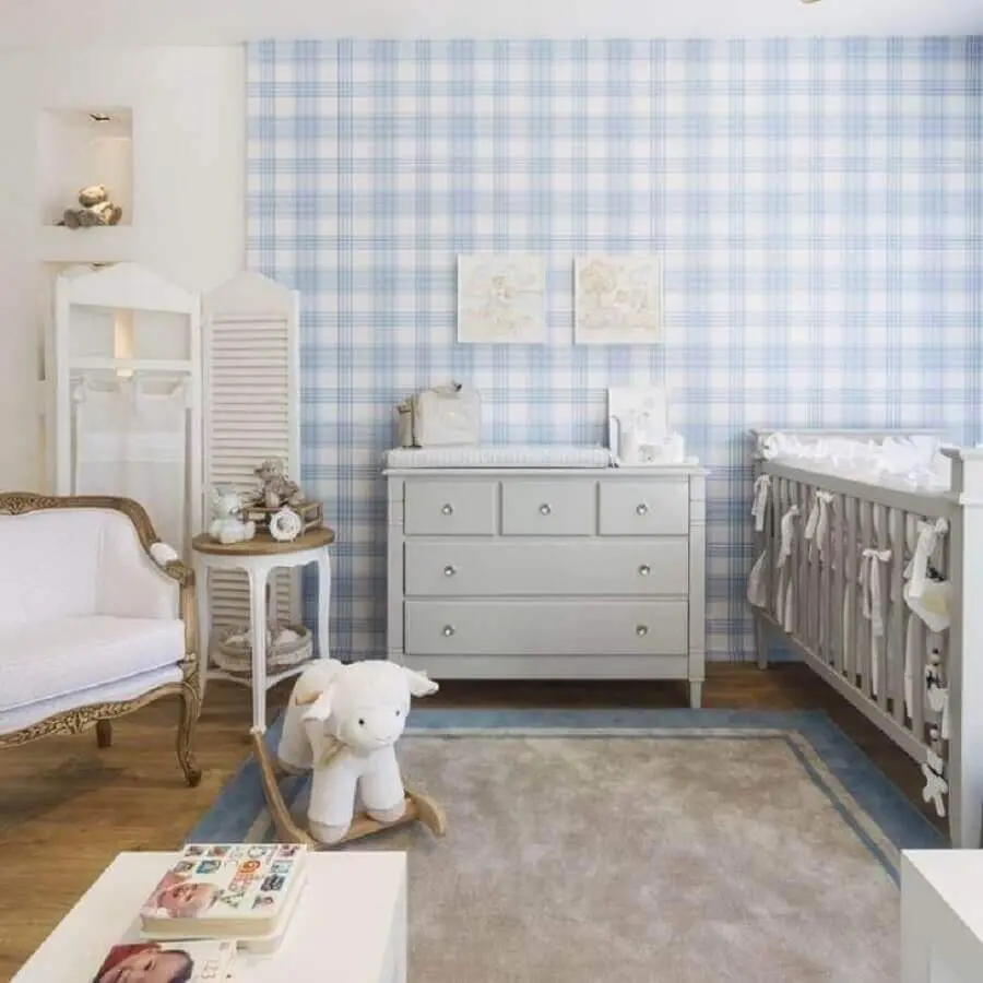 papel de parede xadrez para decoração de quarto de bebê azul e cinza claro Foto Celina Dias Bebê