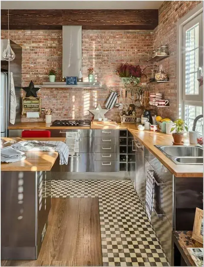parede de tijolinho rústica para decoração de cozinha estilo industrial com armários de inox Foto Pinterest