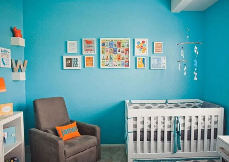 poltrona cinza para decoração de quarto de bebê simples azul turquesa Foto Pinterest