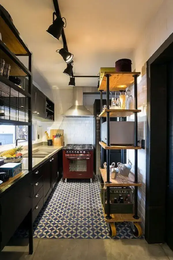 trilho de luz para decoração de cozinha estilo industrial pequena Foto Casa de Valentina