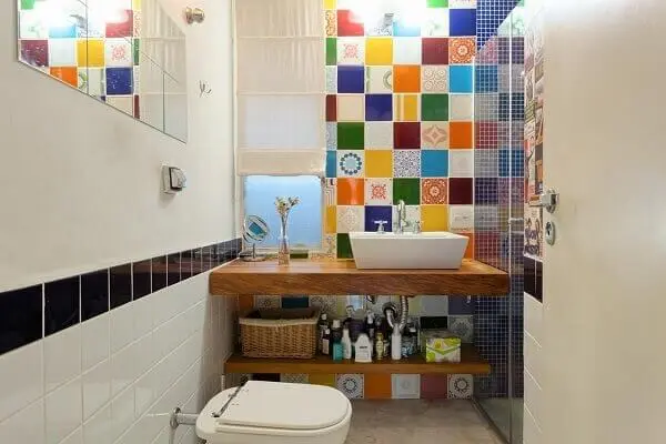 Revestimento colorido para banheiro