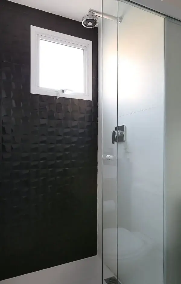 Modelo de revestimento de parede preto 3D para a área de banho