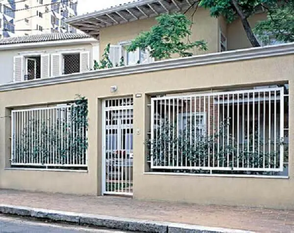 Modelo de Muro: Conheça os 8 Mais Usados e +82 Projetos Residenciais