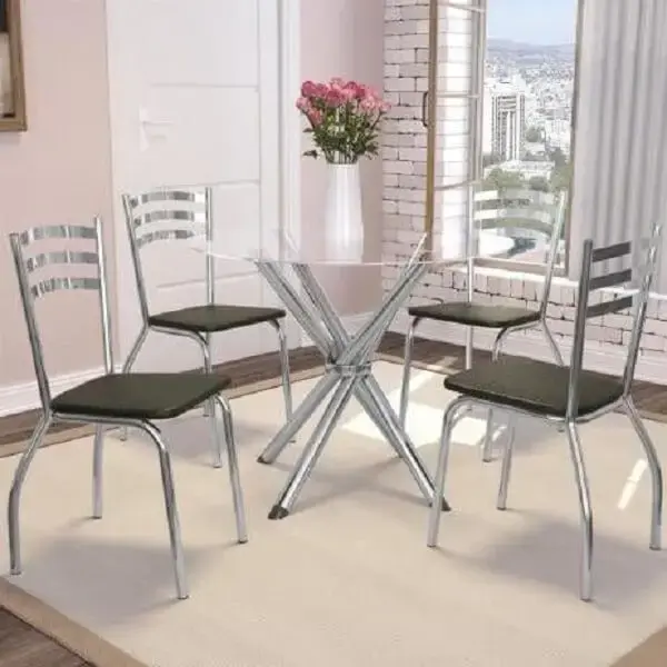 O tapete embaixo da mesa cromada 4 cadeiras delimita a área da sala de jantar