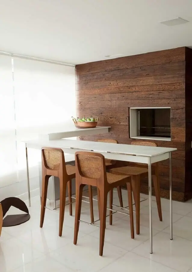 banquetas de madeira para área gourmet com decoração simples Foto Luiz Fábio Rezende de Araújo