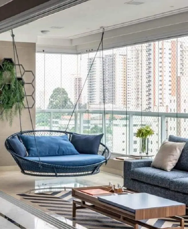 cadeira de balanço suspensa para varanda de apartamento decorado com ambientes integrados Foto Pinterest