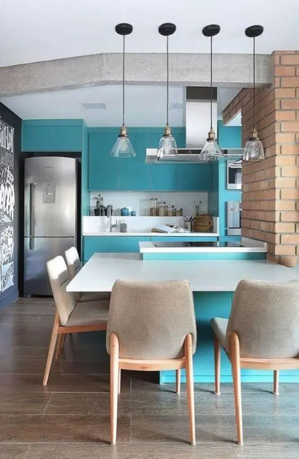 cor azul turquesa para decoração de sala de jantar planejada com cozinha integrada Foto Pinterest