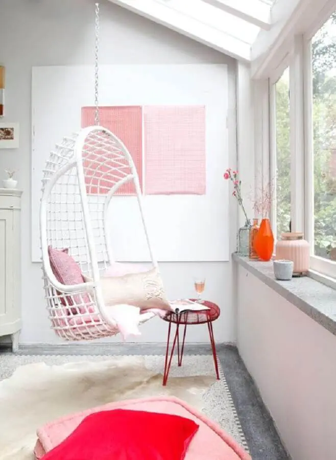 decoração clean com cadeira de balanço suspensa Foto Pinterest