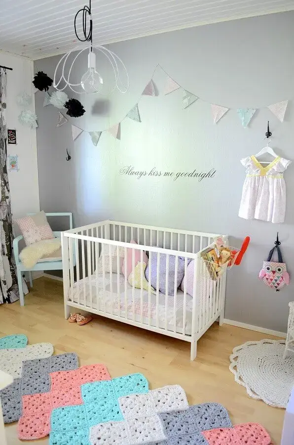 decoração com passadeira de crochê para quarto de bebê simples  Foto Pinterest