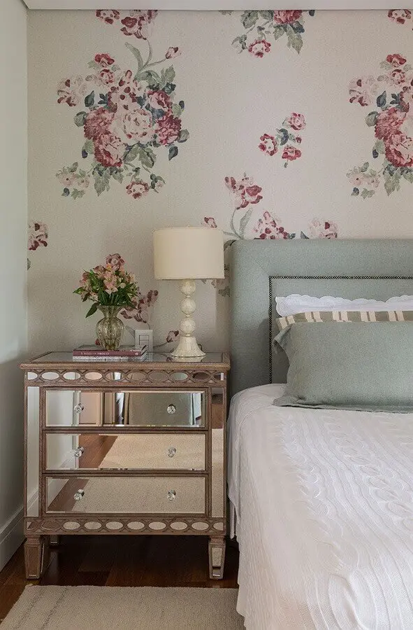 decoração de quarto com papel de parede romântico floral Foto Pinterest