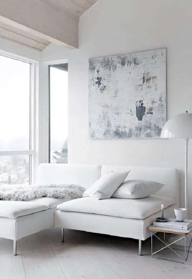 decoração de sala minimalista toda branca com sofá com chaise Foto Pinterest