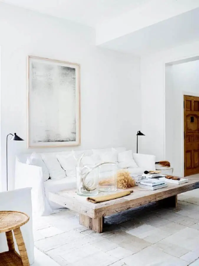 decoração minimalista para sala de estar com mesa de centro rústica Foto Hunker