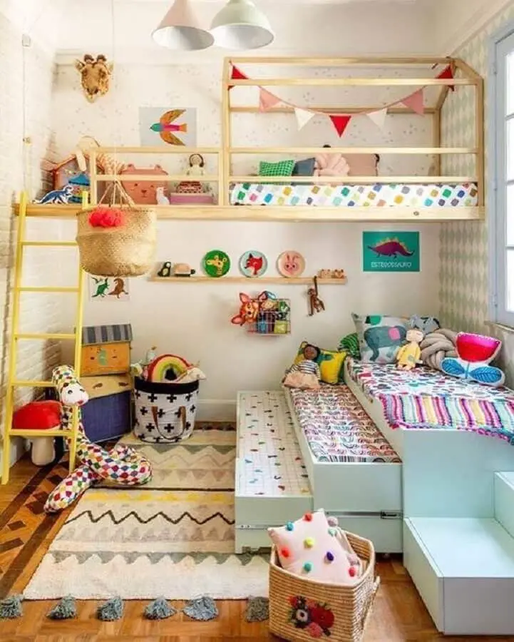 decoração para quarto de criança com cama suspensa de madeira Foto Hana Lerner Arquitetura