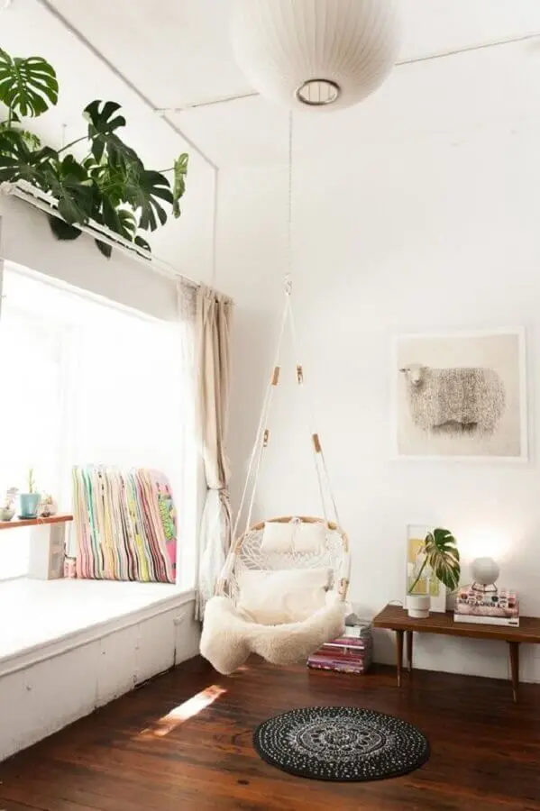 decoração simples com cadeira de balanço suspensa Foto Mania de Decoração