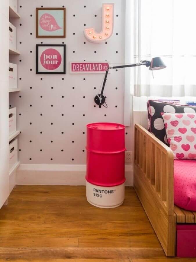 ideias de quarto de adolescente feminino decorado com tonel rosa Foto NaToca Design